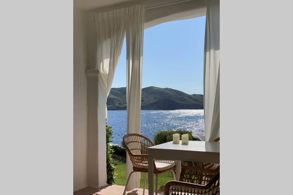 Miravent Terraza Y Jardin Frente Al Mar Menorca Lägenhet Fornells  Exteriör bild