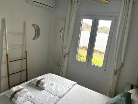 Miravent Terraza Y Jardin Frente Al Mar Menorca Lägenhet Fornells  Exteriör bild